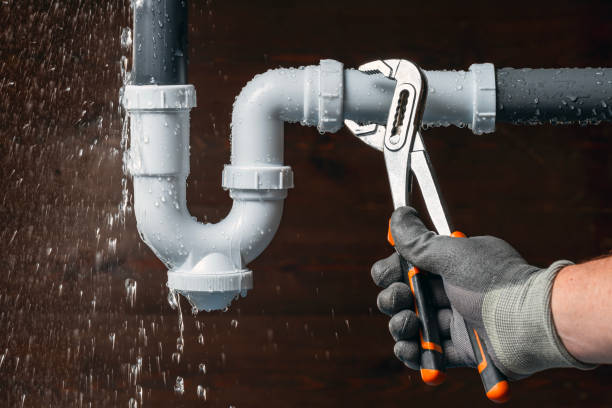 Professional Plumbing technician working in North Lima, OH
